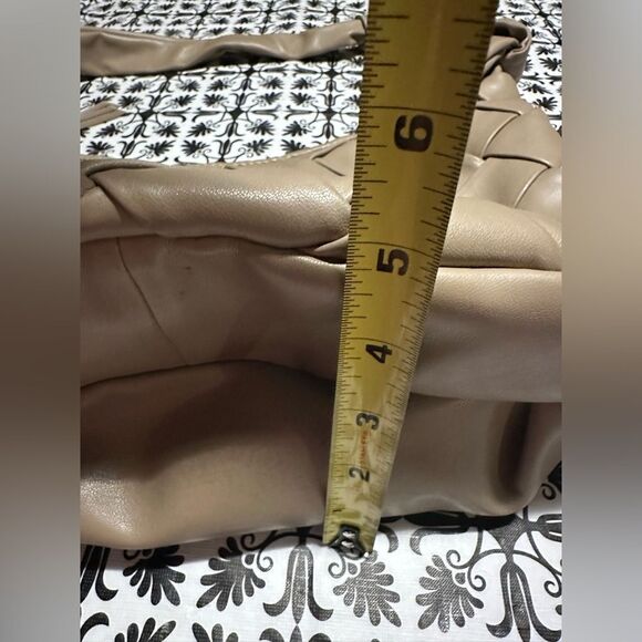 Cato - Women’s tan braided front shoulder bag - Picture 4 of 6